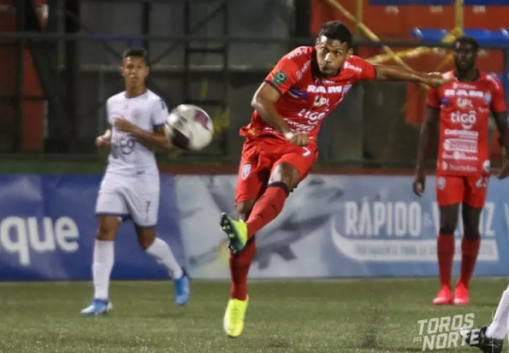 El panameño Jorman Aguilar juega en San Carlos que hoy recibe al Jicaral en el torneo tico. Foto:@adsancarlos