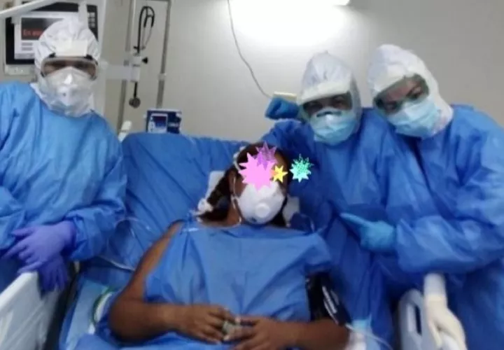 Salió de la unidad de cuidados intensivos después de estar entubada por 23 días. Cortesía