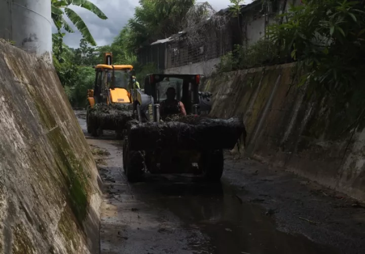 Operativo realizado en el área de Chanis y Villa Lorena.  Foto Víctor Arosemena