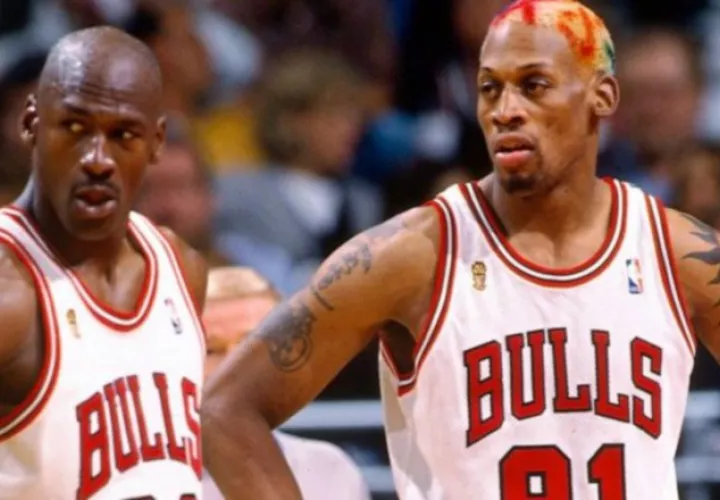 Michael Jordan y Dennis Rodman con los Bulls de Chicago. Foto: AP