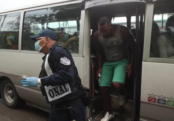 Los transportistas deben velar que dentro de los buses solo viajen la cantidad de pasajeros permitida, de lo contrario serán sancionados.