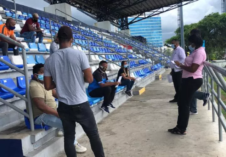 Reunión de los dirigentes de equipos en el estadio Armando Dely. Foto: Diomedes Sánchez S
