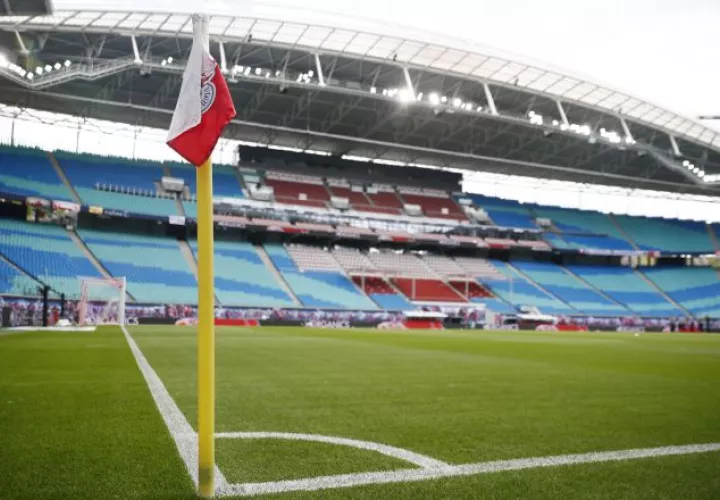 Infantino dijo que el fútbol sin espectadores no es lo mismo, pero que deben ser pacientes a la hora de considerar el regreso de los fanáticos. EFE
