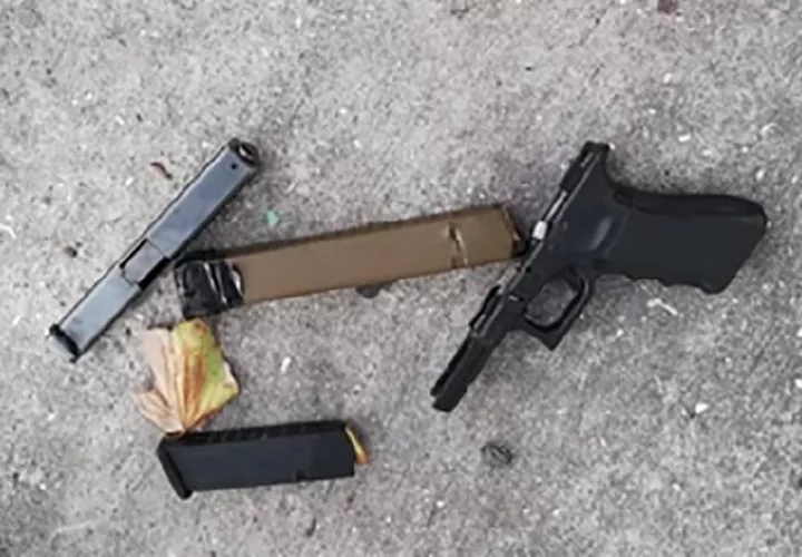Pese a la prohibición, la Policía decomisa muchas armas.