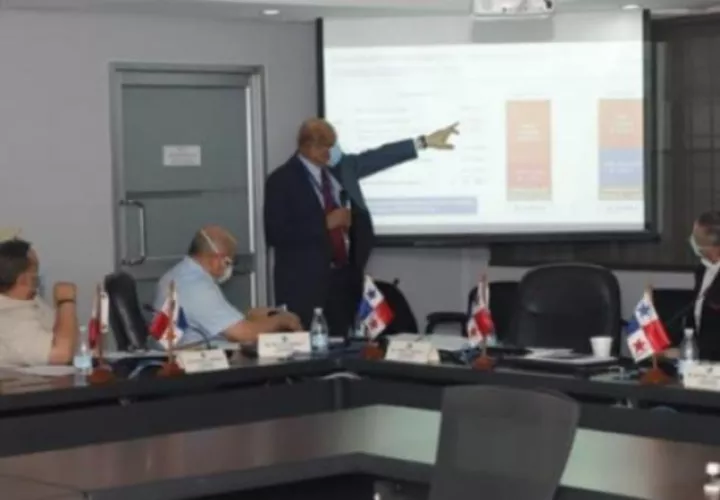 Ministro de Economía, Héctor Alexander, ha explicado en la Asamblea la situación económica del país. 