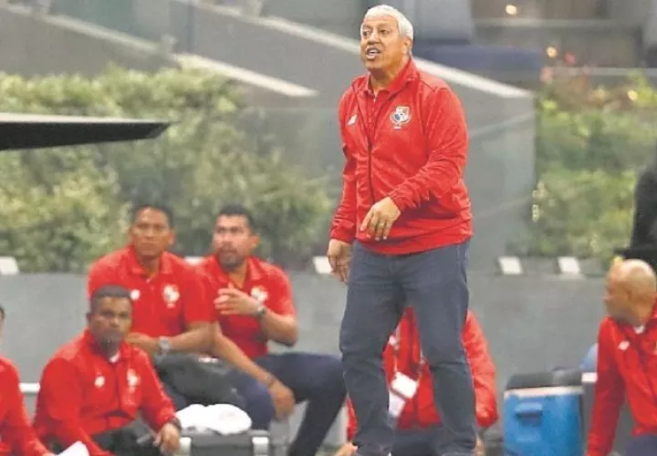 Américo 'Tolo' Gallego fue el último técnico de la selección mayor. Foto: Fepafut