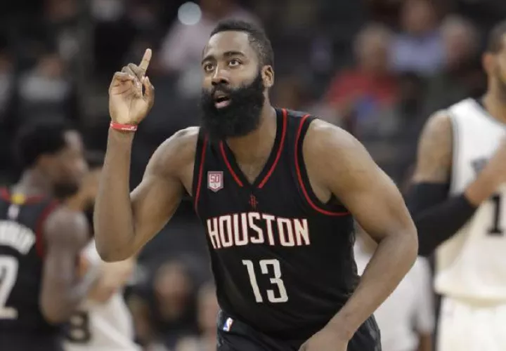James Harden de los Rockets de Houston. 