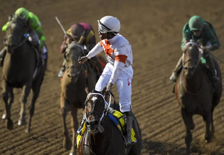Hace una semana Ricardo Santana Jr. ganó una carrera de $300 mil en ese mismo hipódromo.