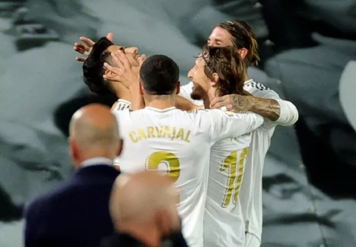 El Real Madrid tiene  la oportunidad hoy de complicarle la situación al Barcelona, en la carrera por el título de la Liga. EFE