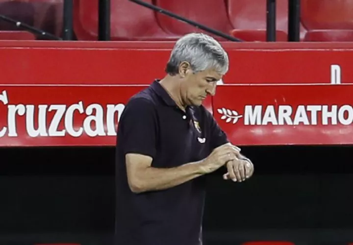 El técnico del FC Barcelona, Quique Setién. Foto:EFE