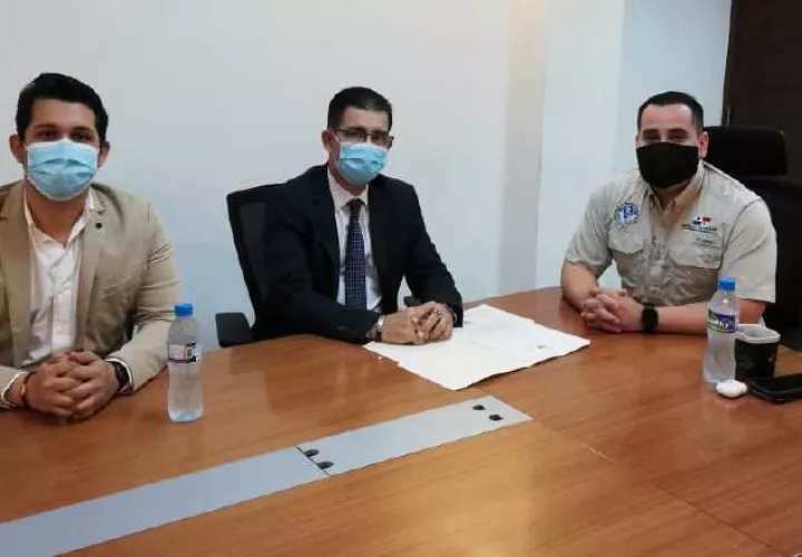 El presidente de la Arenas, Rafael Rodríguez, tuvo una reunión en la Autoridad de Pasaporte. Arenas.