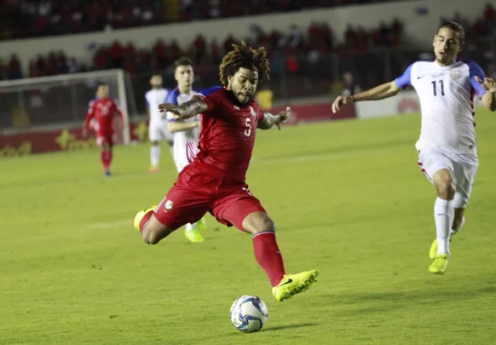 El capitán panameño Román Torres en un partido eliminatorio. Foto: Anayansi Gamez