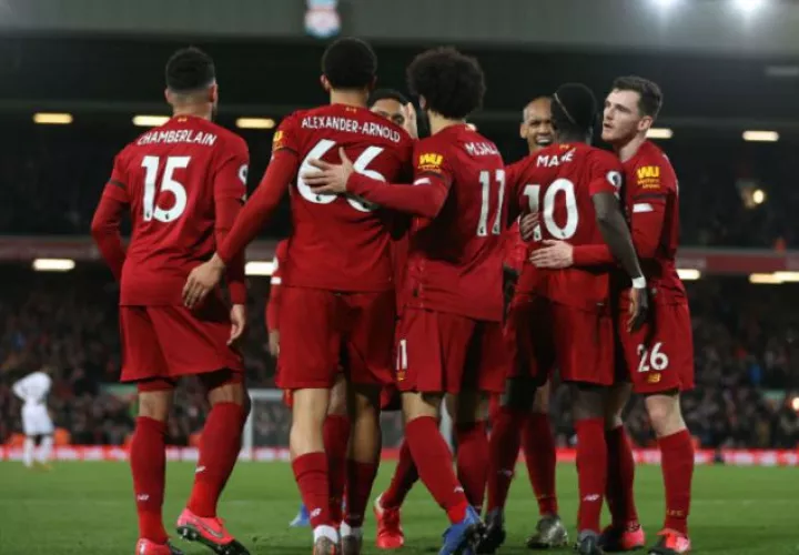 Jugadores del  Liverpool festejan. Foto: Twitter