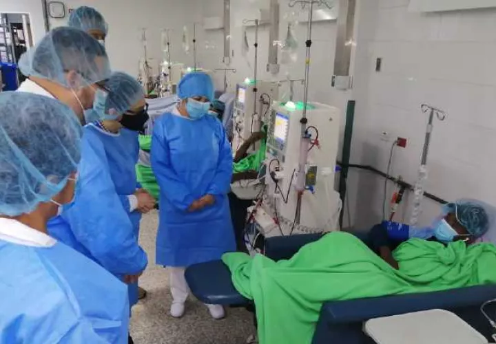 La capacidad de admitir pacientes en  los hospitales, está llegando a su límite.