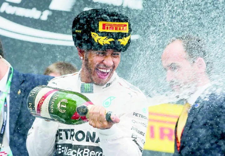 Lewis Hamilton se encamina a romper varios récords esta temporada, mermada en cierta forma por la pandemia del coronavirus. EFE
