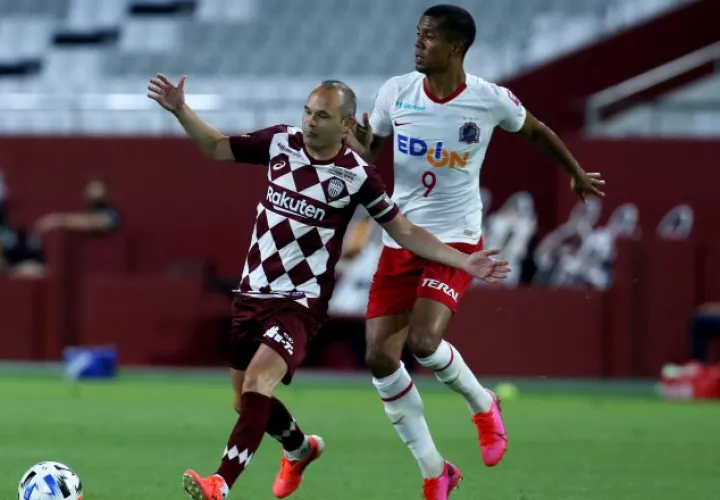 Iniesta juega en Japón.