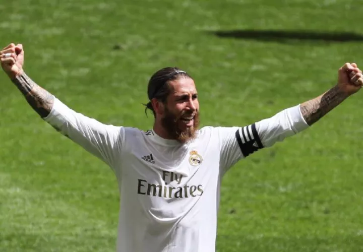 El defensa y capitán del Real Madrid, Sergio Ramos, celebra la victoria ante el Athletic de Bilbao. Foto:EFE