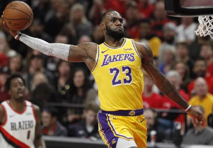 LeBron James es la figura de los Lakers. Foto:EFE
