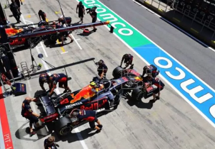Max Verstappen (Red Bull) con el mejor tiempo ayer en los ensayos. Foto:EFE