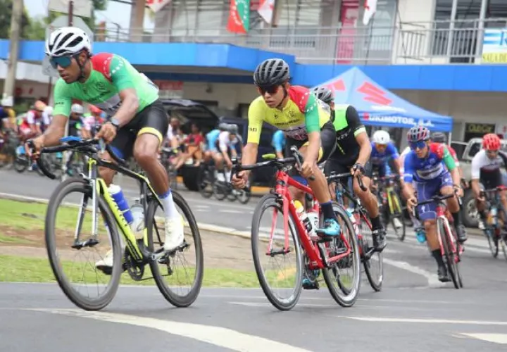 Franklin Archibold, ganador de la pasada vuelta a Chiriquí con la camiseta amarilla. Foto: EFE