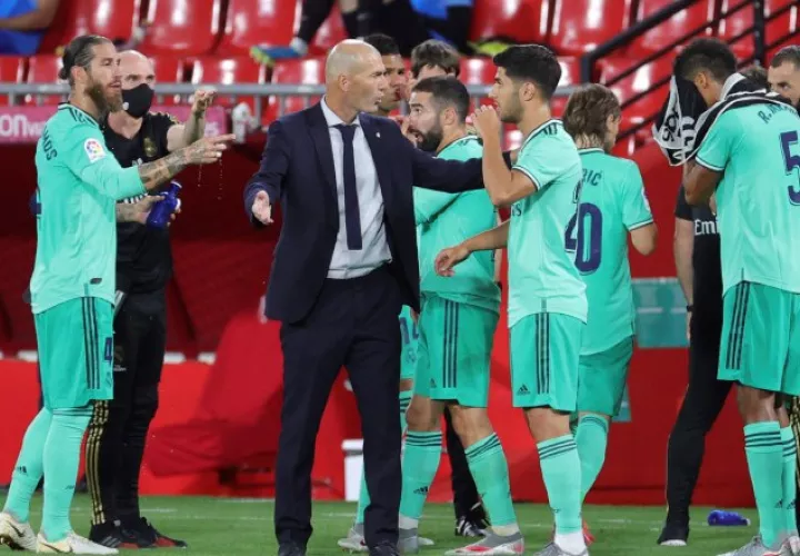 Real Madrid de triunfar este jueves ante Villarreal ganaría el campeonato de LaLiga. Foto:EFE
