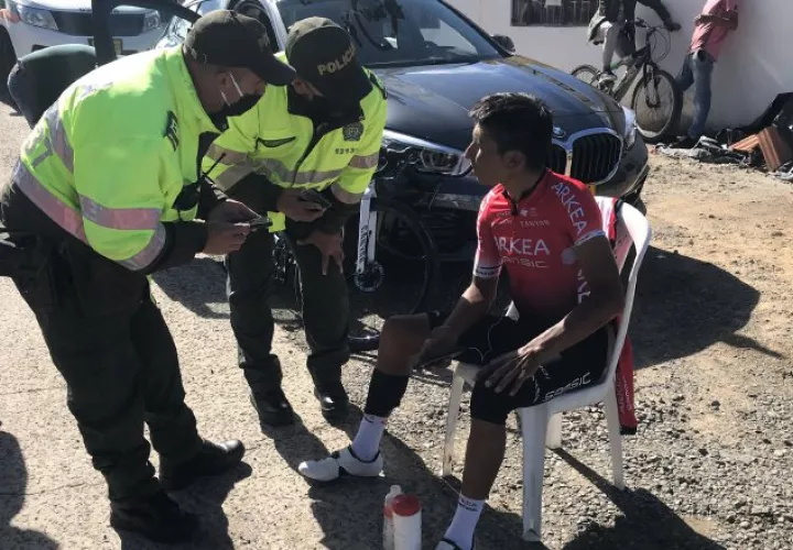 Nairo Quintana fue arrollado por un conductor imprudente. Foto:@AlcaMotavita