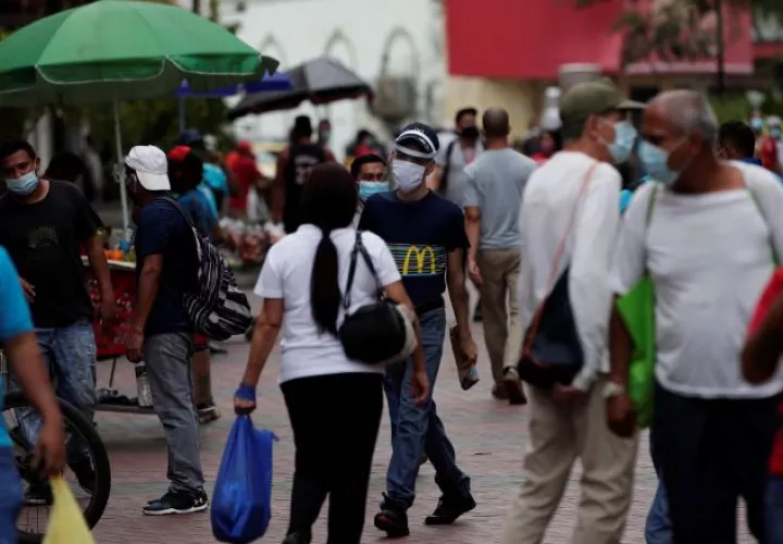 Se refuerzan las medidas de trazabilidad en el área metropolitana, en donde la población se ha descuidado. EFE