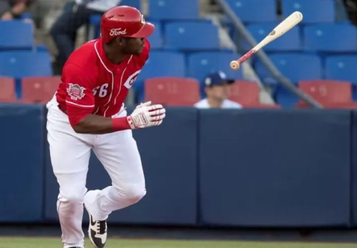 Yasiel Puig que jugó en  los Rojos de Cincinnati  se mantiene aislado por la COVID-19. Foto:EFE
