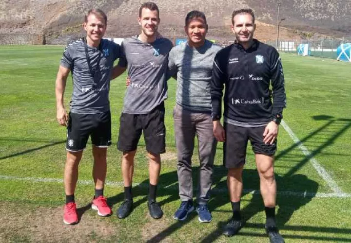 El panameño compartió con sus colegas en España. Cortesía
