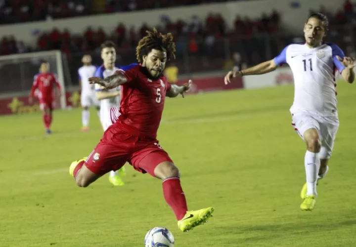 Román Torres capitán de la selección de Panamá en un partido contra Costa Rica Foto: Anayansi Gamez