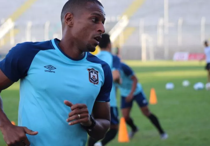 Nicolás "Yuyu" Muñoz juega en el Águila de El Salvador. Foto:@Aguila