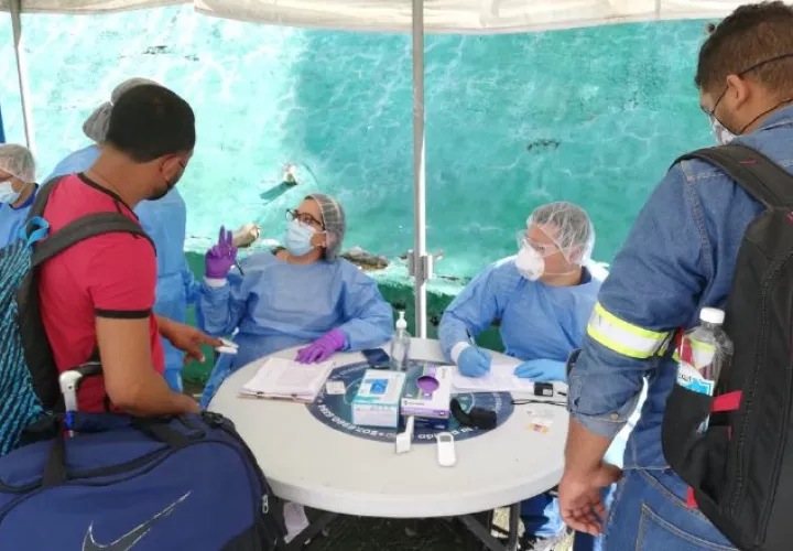 Atención sanitaria antes de ingresar y al salir del proyecto minero en la provincia de Coclé. Cortesía