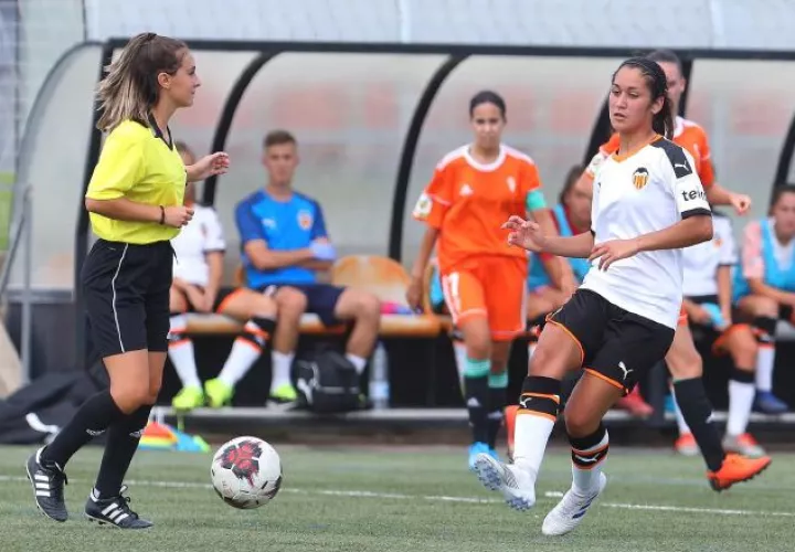 Rosario Vargas en acción con su equipo Valencia B. Foto:Cortesía