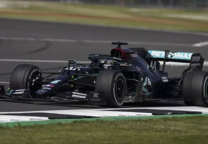 Lewis Hamilton es el actual líder del torneo mundial  de Fórmula Uno. Foto:EFE
