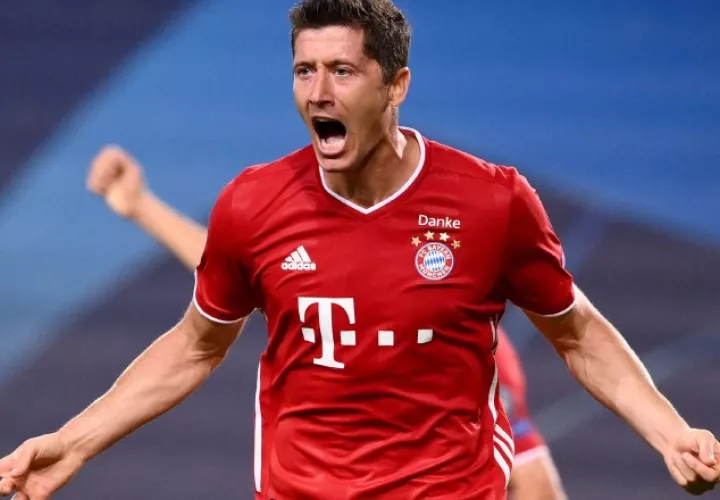 Robert Lewandowski festeja su gol ante el Bayern Munich. Foto:EFE