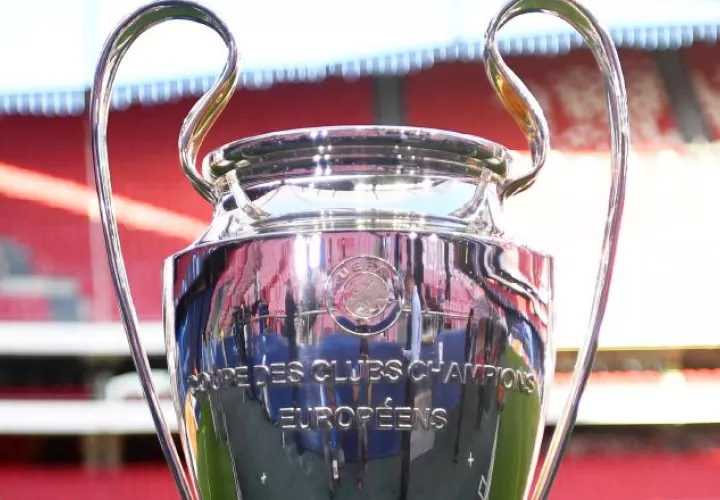 'La Orejona'  el trofeo de la Champions League. Foto:EFE