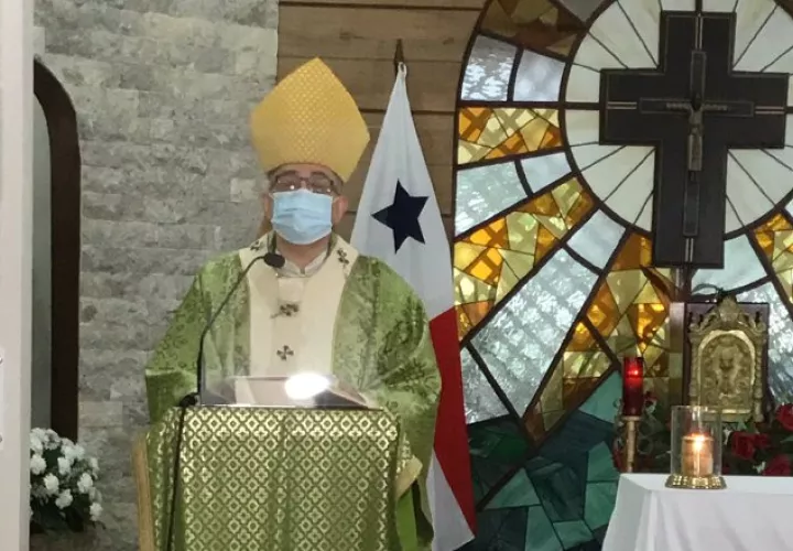 Monseñor José Domingo Ulloa, arzobispo de Panamá. 