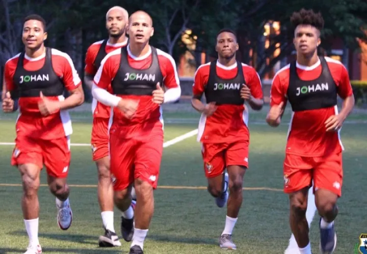 Los jugadores se mantienen concentrados en la 'burjuba' en Coclé. Foto:Fepafut