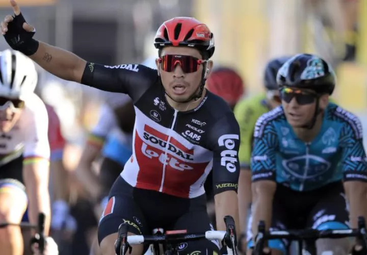 El australiano Caleb Ewan se llevo la etapa de ayer. Foto:EFE