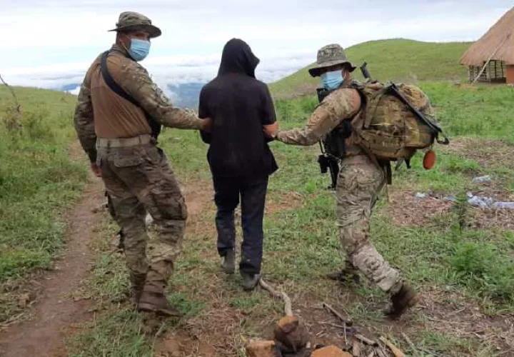 El presunto líder religioso fue capturado en Piedra Fogón, en Ñürüm,  comarca  Ngäbe-Buglé. Foto Melquiades Vásquez. 