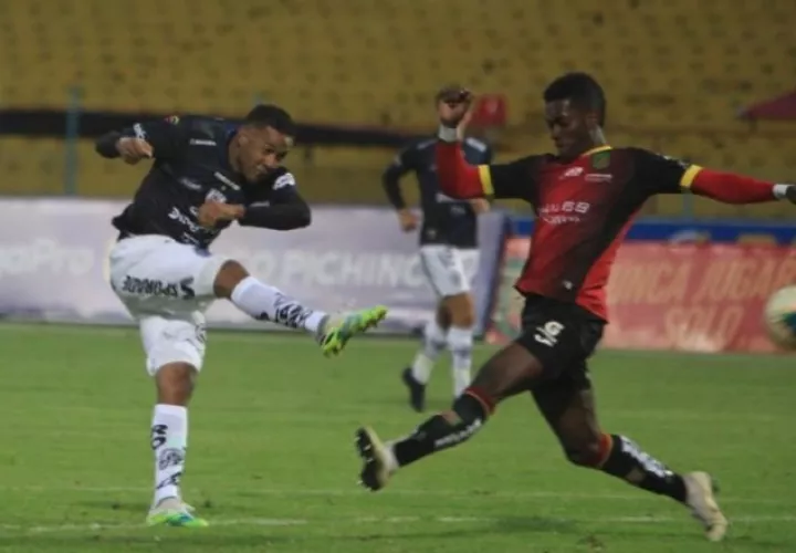 Gabriel 'Gaby' Torres anotó dos goles en el triunfo de Inpendiente ante Deportivo Cuenca. Foto:@IDV_EC  