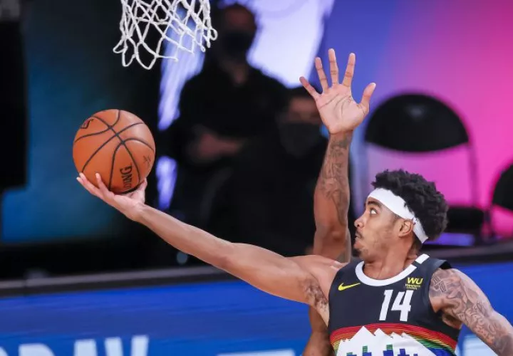 Gary Harris de Denver lanza el balón a la canasta. Foto:EFE