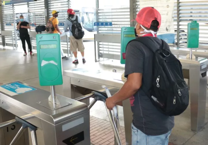 Usuarios deben mantener las medidas sanitarias y el distanciamiento físico.