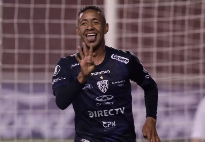 El panameño Gabriel 'Gaby' Torres festeja su gol ante Flamengo. Foto: EFE