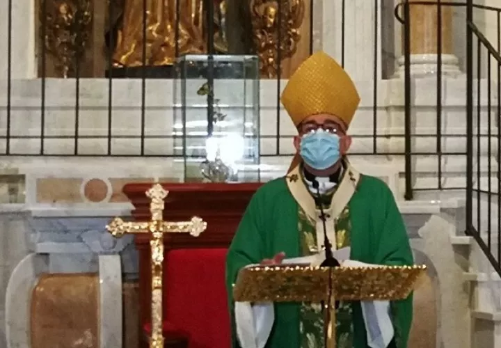 Ulloa en eucaristía en la iglesia Santa María La Antigua.  Foto: Iglesia Católica