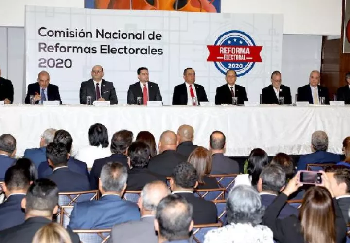 La Comisión de Reformas Electorales está compuesta por una docena de organizaciones, incluyendo los partidos políticos. 