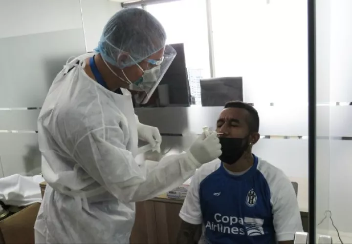 Marcos Sánchez del Sporting San Miguelito en su prueba médica. @sportingsmfc 