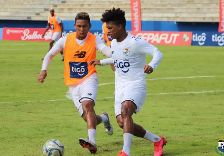 Alberts Fruto (izq.) durante los entrenamientos de la 'burbuja' en Coclé. Foto:Fepafut