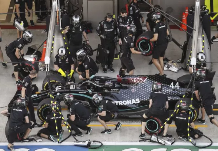 Hamilton, durante la segunda sesión de práctica en Rusia. Foto: EFE