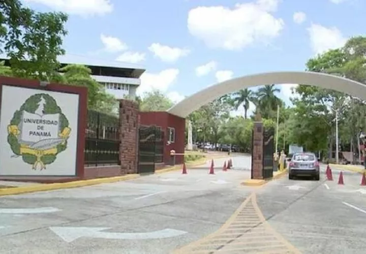 Algunas universidades estarán haciendo las inscripciones del año 2021 de manera virtual.  Foto: Universidad de Panamá.